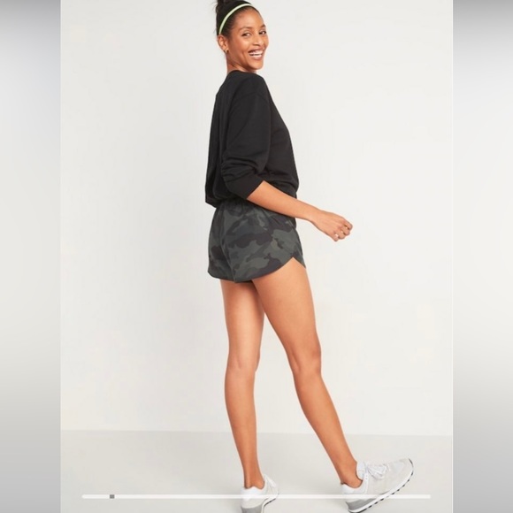 SOLD ON FB - 🆕 Old Navy Active camo shorts - Picture 2 of 9